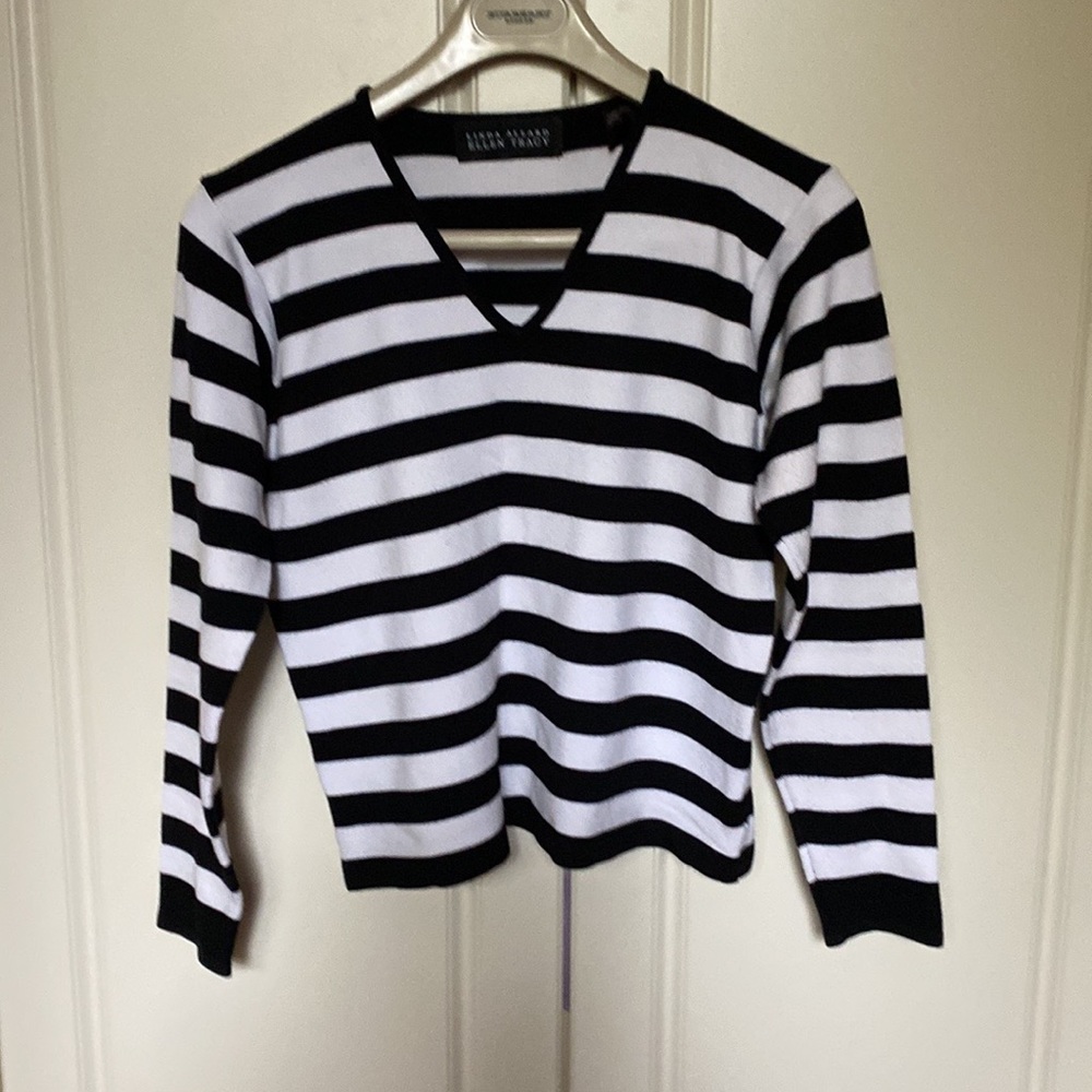 LINDA ALLARD ELLEN TRACY V-NECK SWEATER .